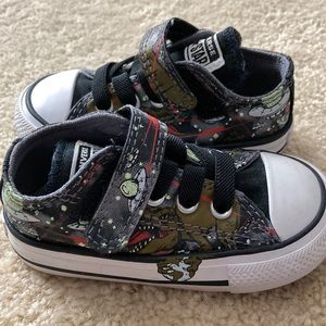 Vans Dino/space print. Size 4.